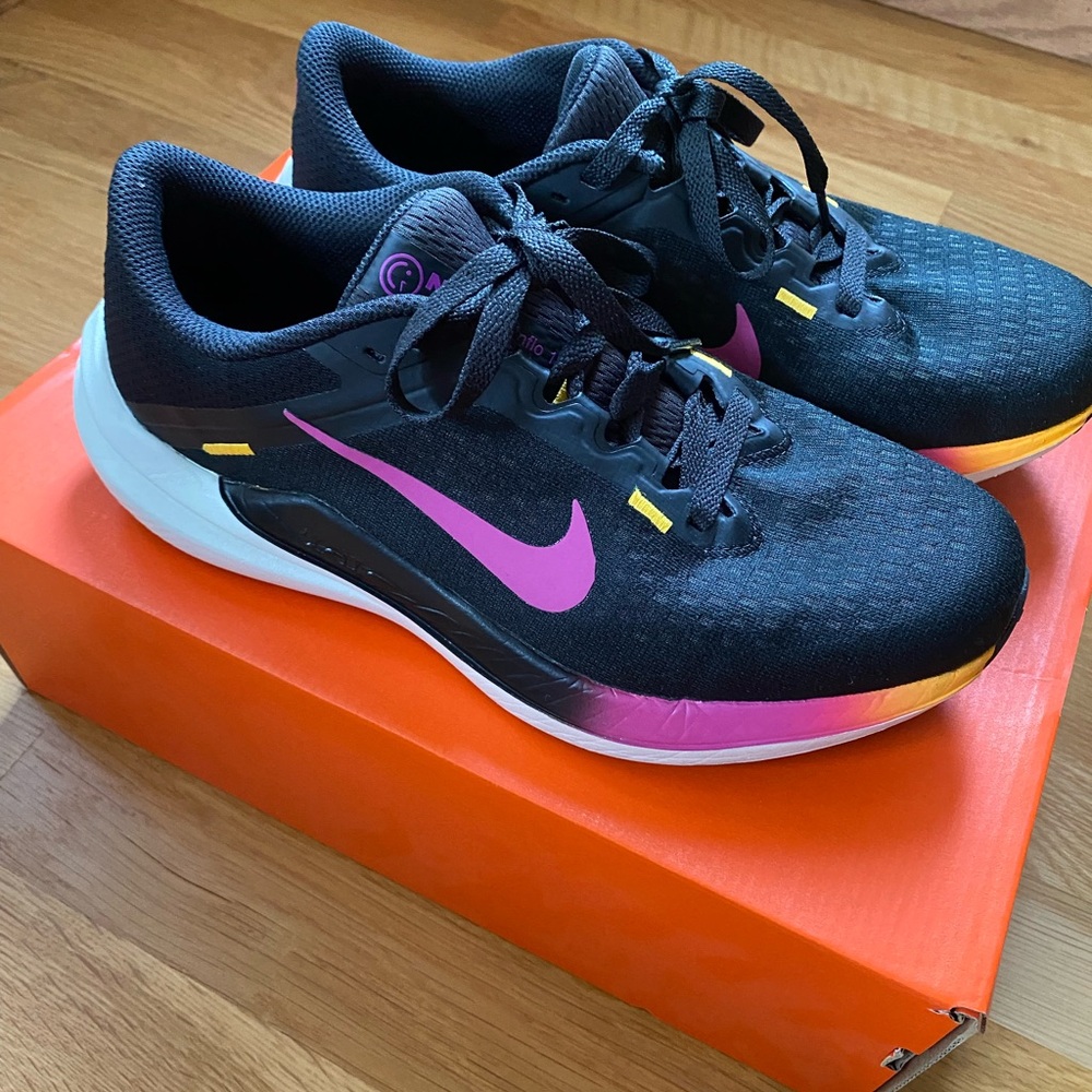 Nike Air Winflo 10 Black and Pink Running Shoes